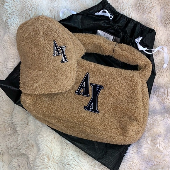 ARMANI EXCHANGE SHERPA HAT & BAG - Picture 1 of 14